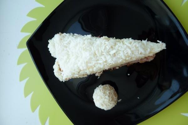 Торт бісквітний сметана Рафаелло рецепт з фото покроково 