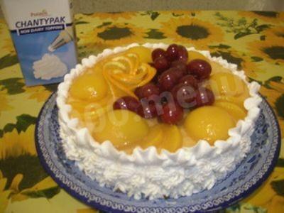 Торт Бісквіт з білковим кремом і фруктами рецепт з фото 
