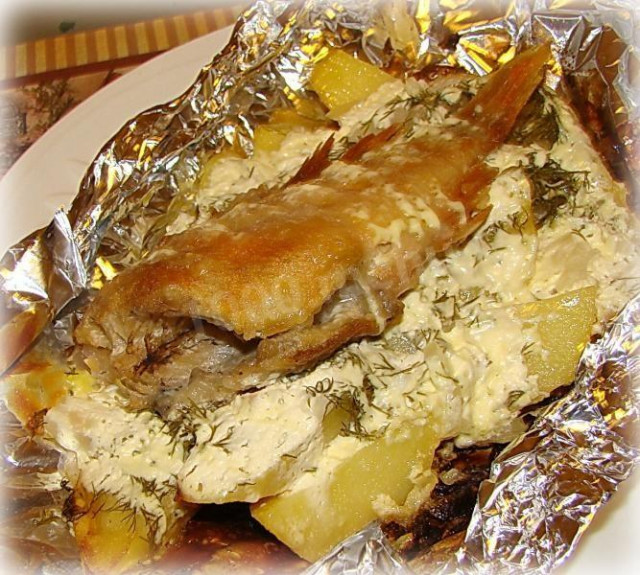 Морський окунь у фользі з картоплею і цибулею рецепт з фото покроково 