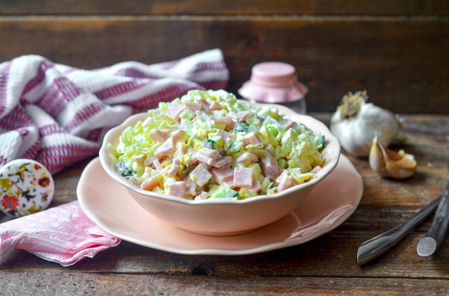 Салат з пекінською капустою шинкою і огірком рецепт з фото покроково 