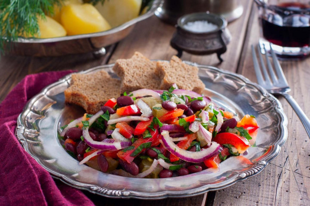 Салат з квасолею і солоними огірками рецепт з фото покроково 