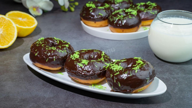 Пончики з дріжджового тіста в шоколадній глазурі рецепт з фото покроково і відео 