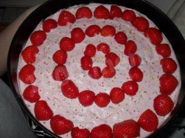 Торт йогуртовый с ягодами