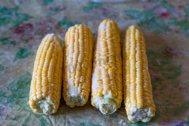 Заморожування кукурудзи на зиму в качанах рецепт з фото 