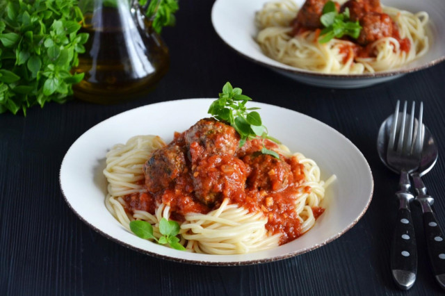 Спагетті з фрикадельками в томатному соусі рецепт з фото покроково і відео 