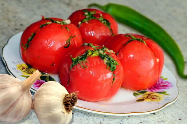 Малосольні помідори з часником і зеленню рецепт з фото 
