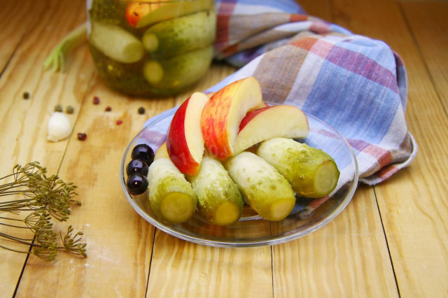 Огірки з яблуками на зиму мариновані рецепт з фото покроково 