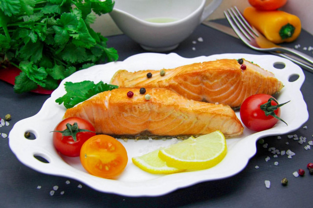 Червона риба на сковороді смажена рецепт з фото покроково і відео 