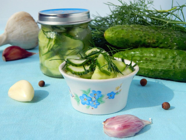 Салат з огірків на зиму з часником кропом зеленню рецепт з фото покроково 