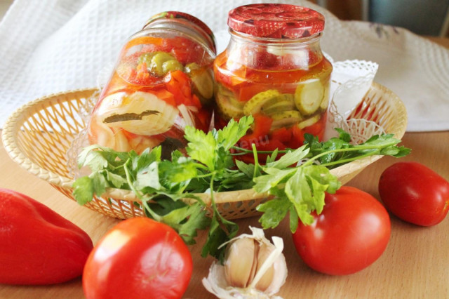 Салат з цибулі перцю огірків і помідорів на зиму рецепт з фото покроково і відео 
