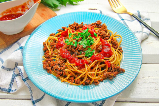Спагетті з фаршем і томатною пастою рецепт з фото покроково 