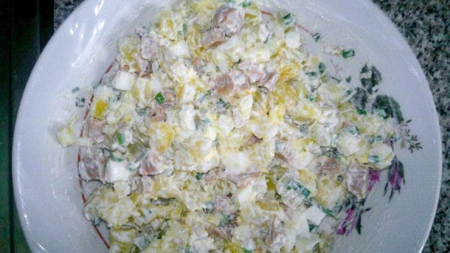 Салат з картоплею і консервованими кальмарами рецепт з фото покроково 