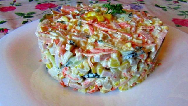 Салат з куркою, шинкою і овочами рецепт з фото покроково і відео 