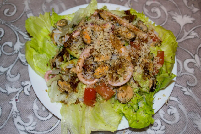 Салат скарби океану з мідіями і кальмарами рецепт з фото крок за кроком 
