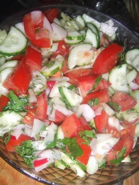 Літній салат помідори, огірки, редис рецепт з фото покроково 