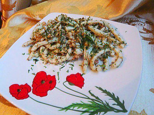 Салат з кальмарів з горіхами рецепт з фото 