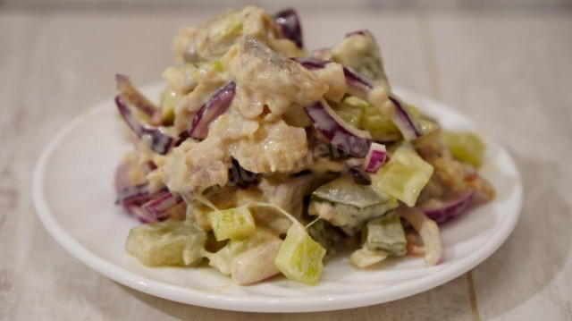 Рибний салат з копченою скумбрією і маринованими огірками рецепт з фото покроково і відео 