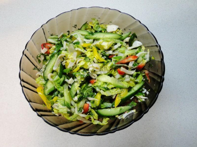 Салат з консервованими кальмарами і пекінською капустою рецепт з фото покроково 