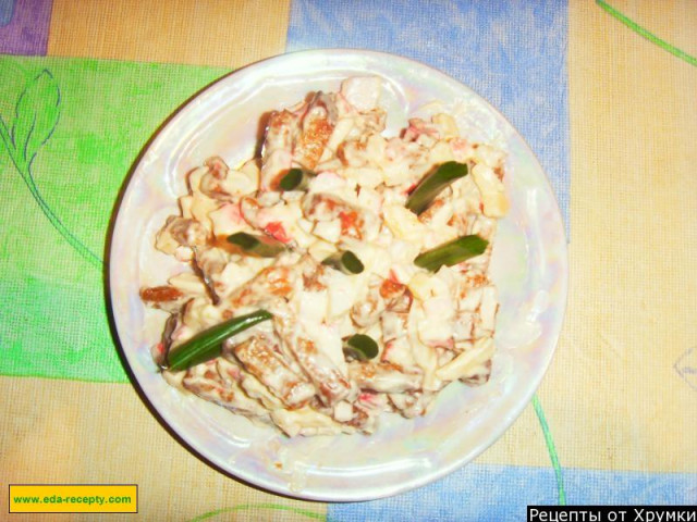 Салат крабові палички, сухарики, сир, салат-латук, маслини рецепт з фото покроково 