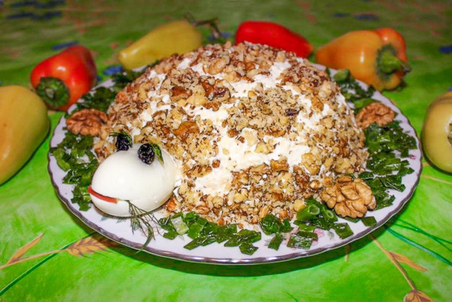 Салат Черепаха з куркою волоськими горіхами і яблуками рецепт з фото покроково 