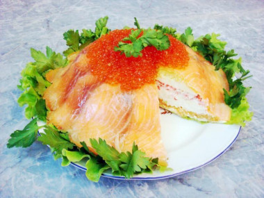 Салат Торт рыбный из семги с икрой