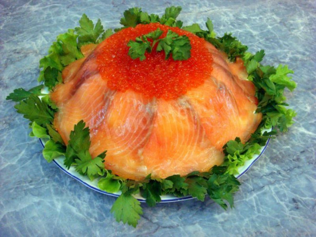 Салат Торт рибний з сьомги з ікрою рецепт з фото покроково 