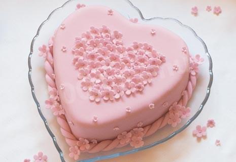 Торт Рожеве серце з шоколадом і горіхами рецепт з фото 