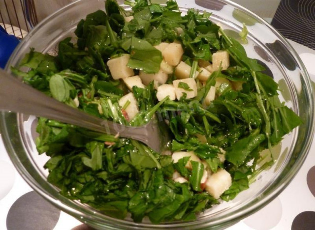 Салат з грушею і кедровими горіхами рецепт з фото покроково 