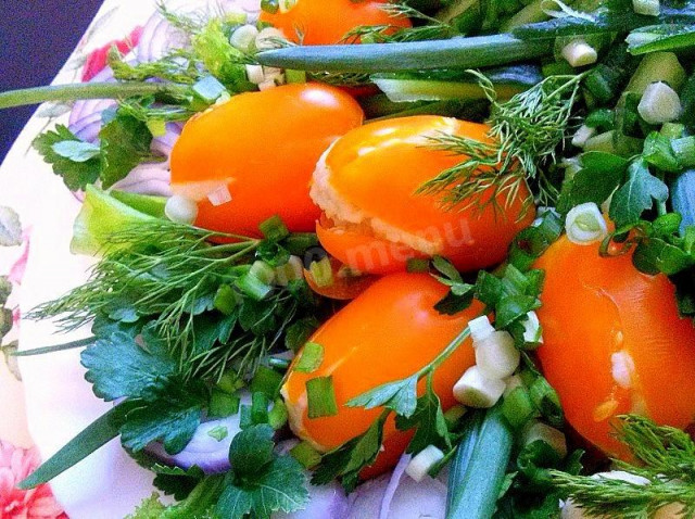 Салат Тюльпани з помідорів з вершковим і сирним сиром рецепт з фото покроково 