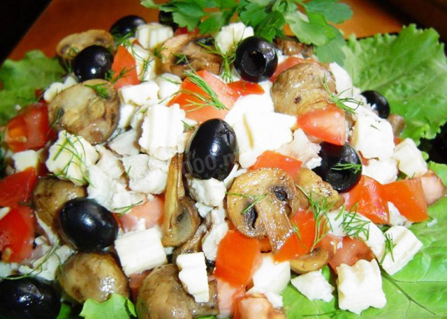 Салат Травневий з грибами, куркою і помідорами рецепт з фото покроково 