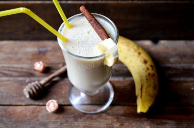 Банановый коктейль молочный