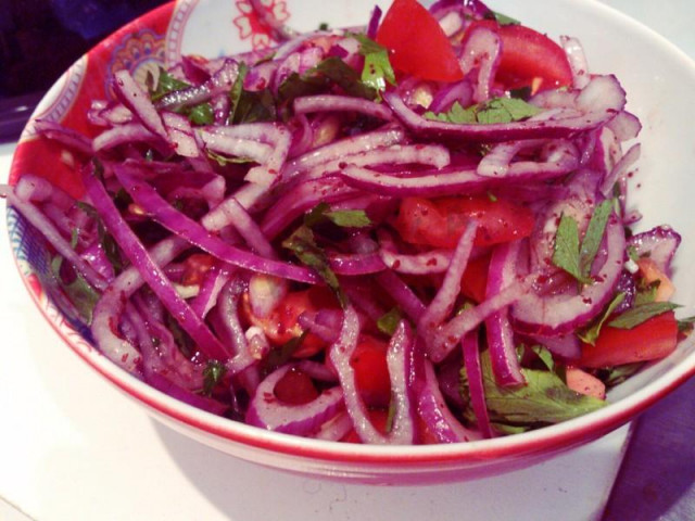 Цибульний салат з гранатовим соусом рецепт з фото 