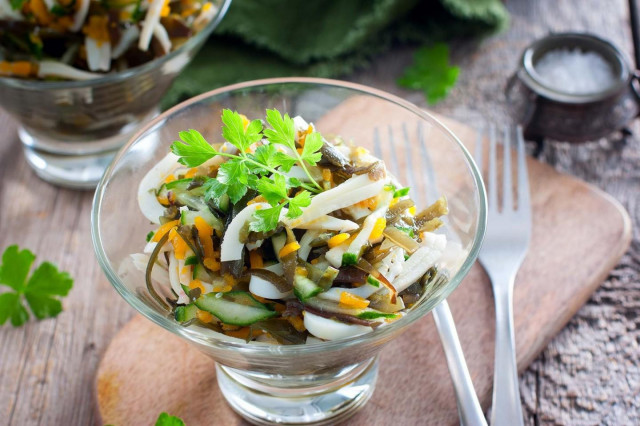 Салат з морською капустою і кальмарами рецепт з фото покроково 