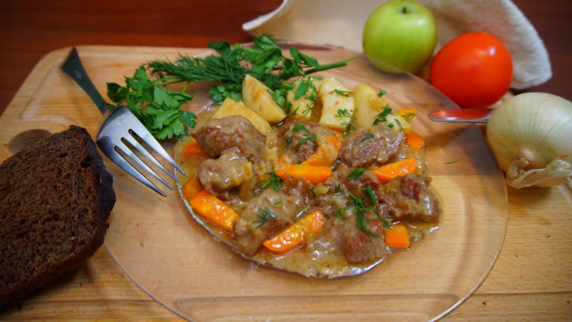М'ясо яловичини в сливово-яблучному соусі рецепт з фото покроково і відео 
