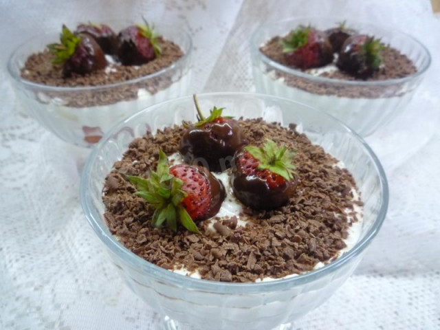 Сирний десерт з шоколадом і полуницею рецепт з фото покроково 