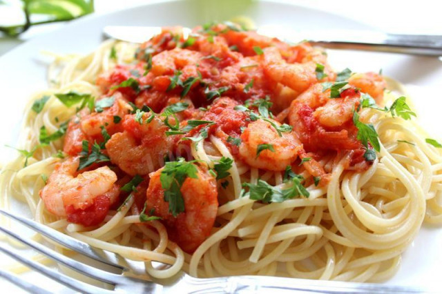 Паста спагетті з креветками і помідорами рецепт з фото покроково 