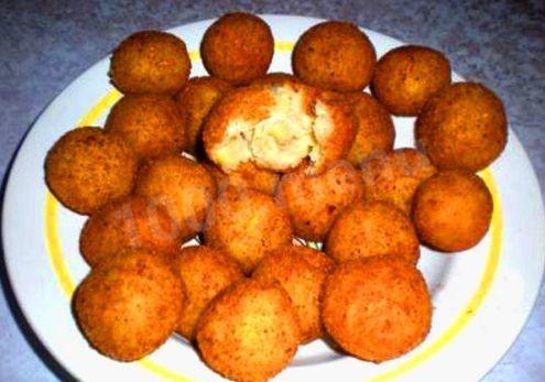 Картопляні кульки з копченим сиром і сметаною рецепт з фото 
