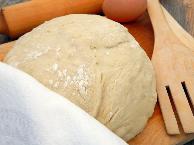 Здобне дріжджове тісто для булочок рецепт з фото покроково 