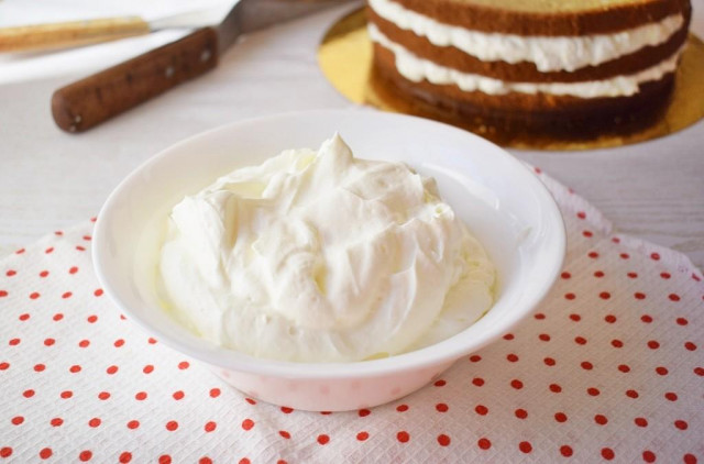 Сметанний класичний густий крем зі сметани для торта рецепт з фото покроково і відео 