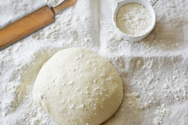 Здобне дріжджове тісто на маргарині і молоці для пиріжків рецепт з фото 