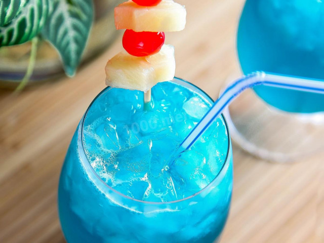 Алкогольний коктейль Блакитні Гаваї рецепт з фото 