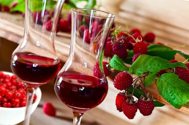 Десертне вино з малини і смородини червоної рецепт з фото 