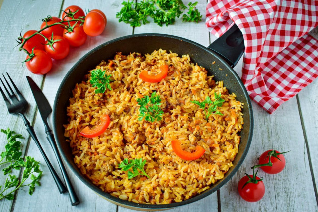Рис з фаршем і томатною пастою на сковороді рецепт з фото покроково і відео 