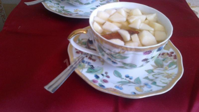 Чорний чай з яблуками, цукром і корицею рецепт з фото покроково 