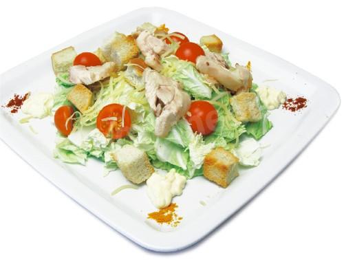 Салат з сухариками і м'ясом Вкусняшка рецепт з фото 