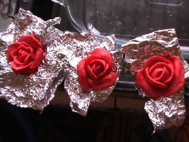 Трояндочки з саморобної кольорової мастики рецепт з фото покроково 