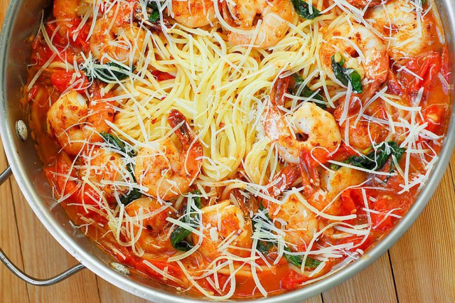 Паста з креветками в томатному соусі рецепт з фото 