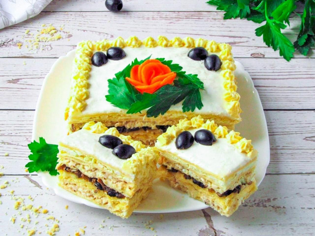 Торт салат Наполеон з коржів з куркою рецепт з фото покроково 