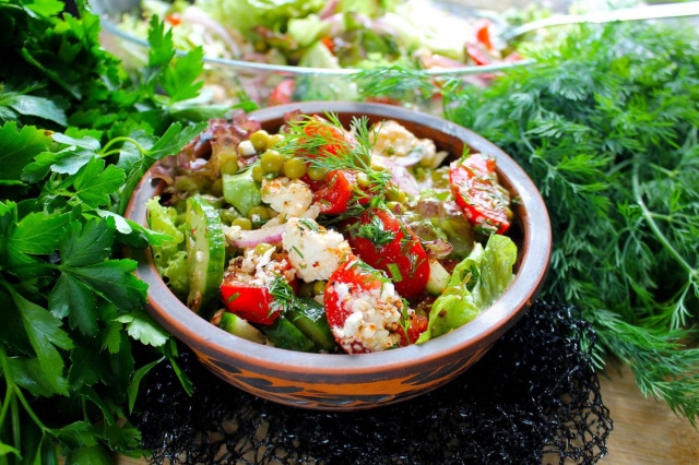 Салат з бринзою і помідорами рецепт з фото покроково 