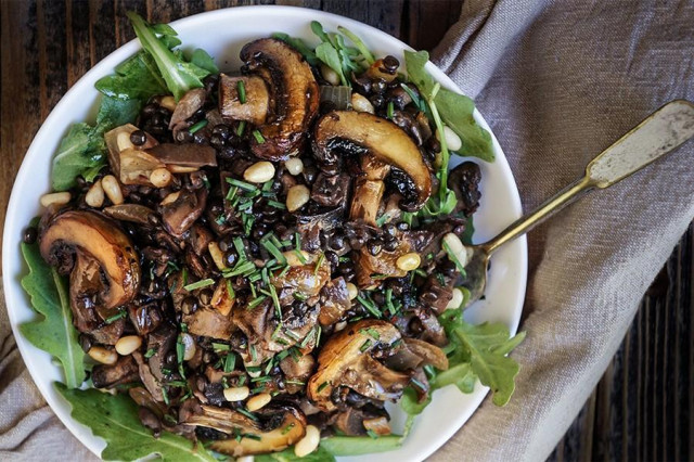 Салат зі смаженими грибами і цибулею рецепт з фото 